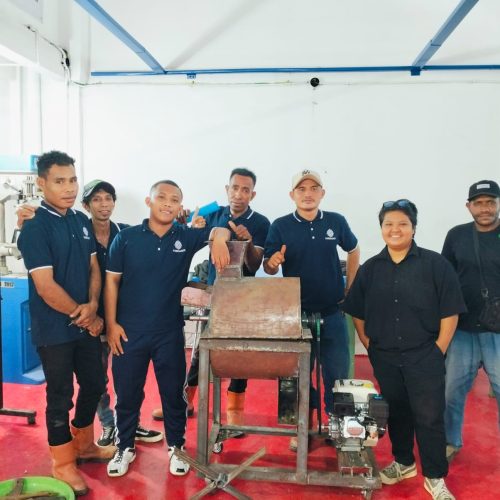 Mahasiswa Teknik Mesin Poltek Saint Paul Menciptakan Mesin Pencacah Sampah Organik